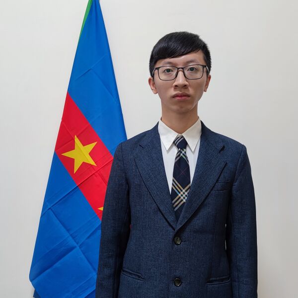 檔案:Bai Tingwei portrait 3 (full size).jpg